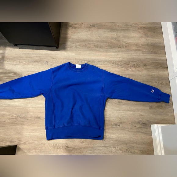 Champion Other - Blue Champion crew neck, size medium